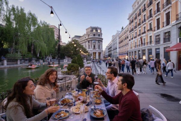 populară destinație